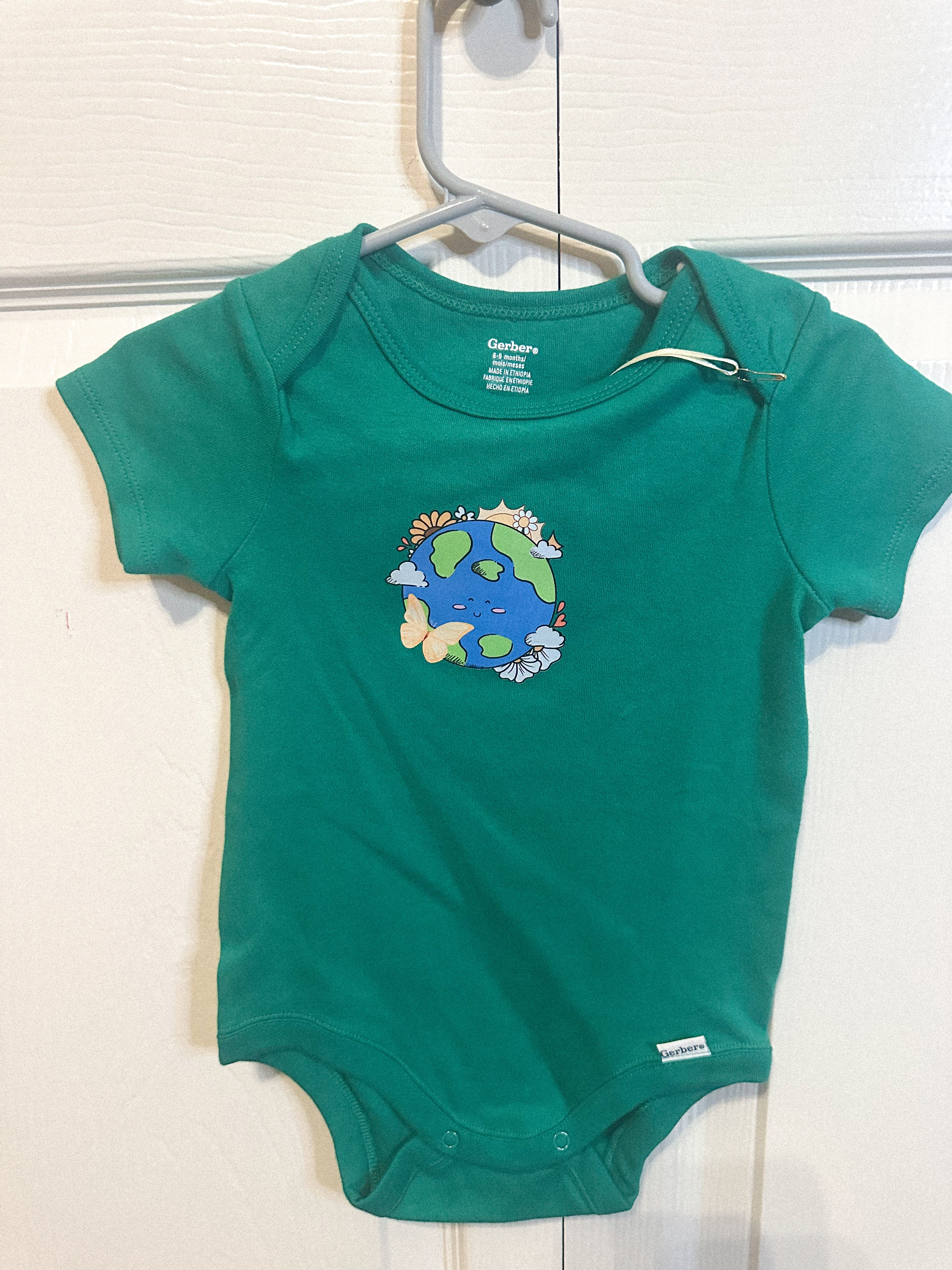 World Onsie Sz 6-9 months